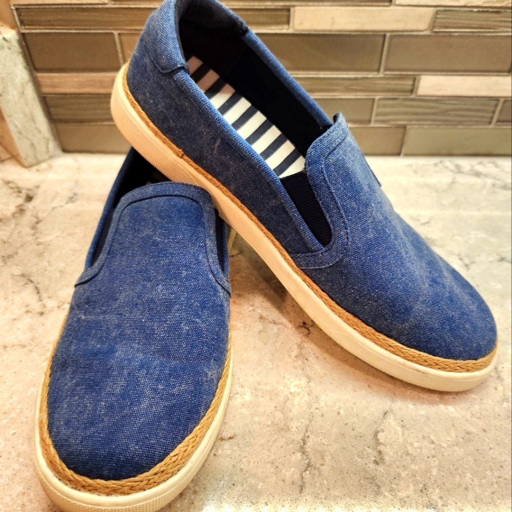 VIONIC SLIP ON SHOES